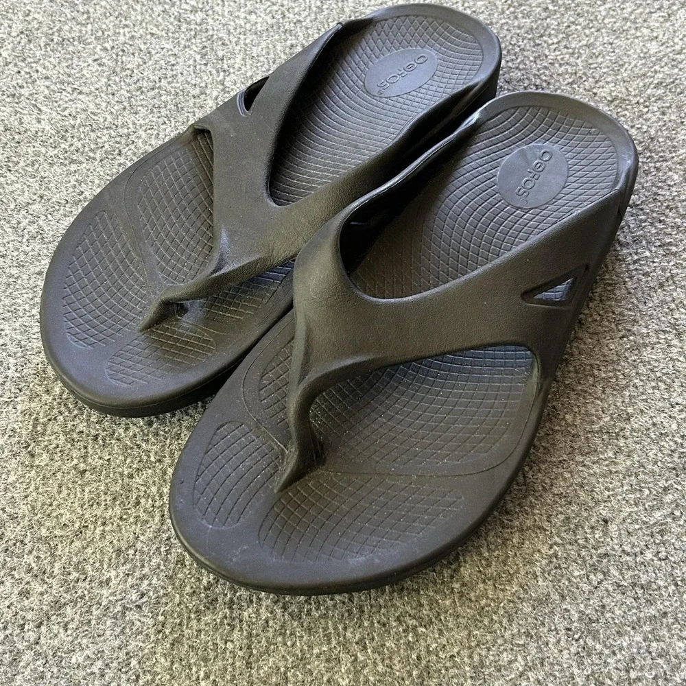 OOFOS Sandals Original  Mens 10 Women 12 EU 43 Black Thong Flip Flop Comfort